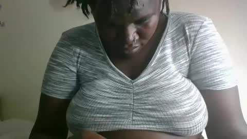 Snapshot of glorious_t chatting on 02.01.26 glorious_t online show from 02.01.26