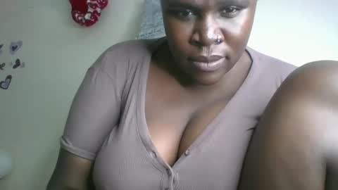 Snapshot of glorious_t chatting on 02.26.26 glorious_t online show from 02.26.26