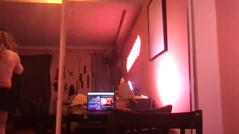 Snapshot of glow92 chatting on 09.23.25 Glow Goddess online show from 09.23.25