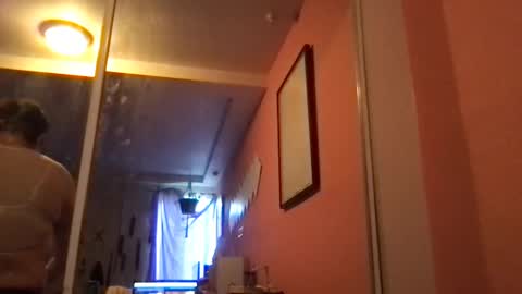 Snapshot of glow92 chatting on 09.23.25 Glow Goddess online show from 09.23.25