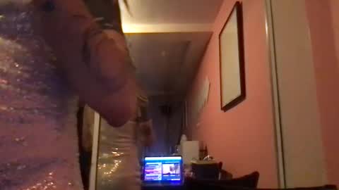 Snapshot of glow92 chatting on 09.25.25 Glow Goddess online show from 09.25.25