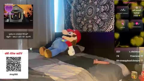 Snapshot of glow92 chatting on 10.18.25 Glow Goddess online show from 10.18.25