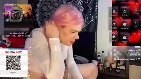 Snapshot of glow92 chatting on 10.19.25 Glow Goddess online show from 10.19.25