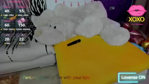 Snapshot of glowmimi chatting on 05.26.26 Mia online show from 05.26.26