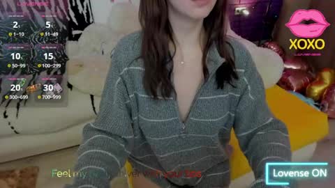 Snapshot of glowmimi chatting on 05.29.26 Mia online show from 05.29.26
