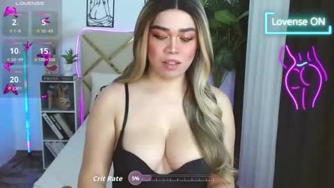 Snapshot of goddess_lykafox chatting on 05.28.26 Lyka Fox online show from 05.28.26