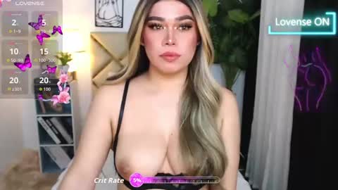 Snapshot of goddess_lykafox chatting on 07.17.26 Lyka Fox online show from 07.17.26