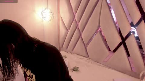 M A R T I N A  online show from 04.15.26