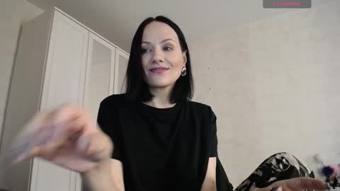Snapshot of goddess_perfect_legs chatting on 11.27.25 Oksana online show from 11.27.25