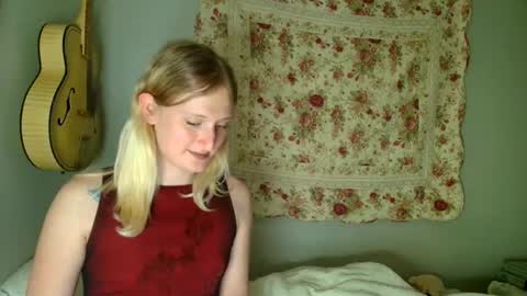 Snapshot of goddessalison chatting on 06.07.26 goddessalison online show from 06.07.26