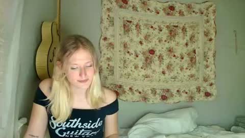 Snapshot of goddessalison chatting on 06.12.26 goddessalison online show from 06.12.26