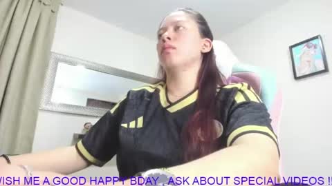 Snapshot of goddessjessica_roger chatting on 07.08.26 Goddess Jessica and slave Roger online show from 07.08.26