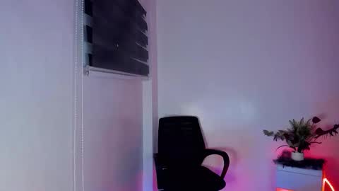 JENNIFER online show from 09.16.25