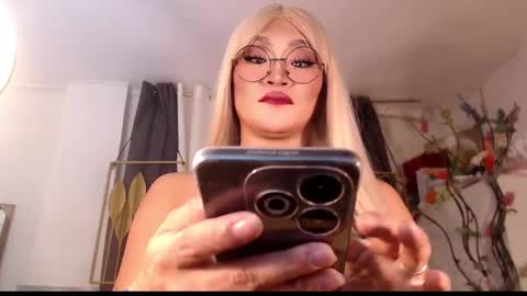 Snapshot of goddessquinnie chatting on 01.12.25 quinnie online show from 01.12.25