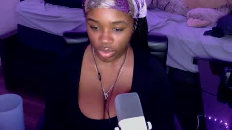 Snapshot of goddessssbrii chatting on 10.07.25 Goddess Bri online show from 10.07.25