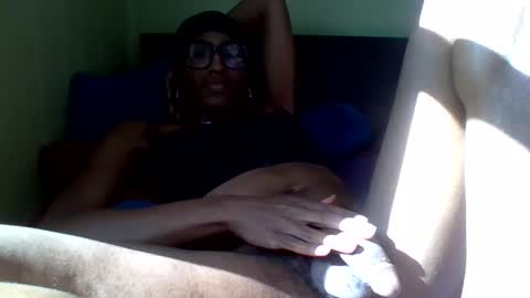 Snapshot of goddexx_kii chatting on 10.05.25 goddexx_kii online show from 10.05.25