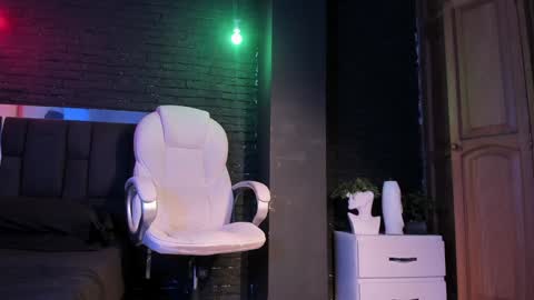 Snapshot of godly_huan chatting on 12.06.24 HUAN online show from 12.06.24