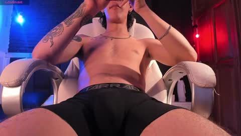 Snapshot of godly_huan chatting on 01.13.25 HUAN online show from 01.13.25