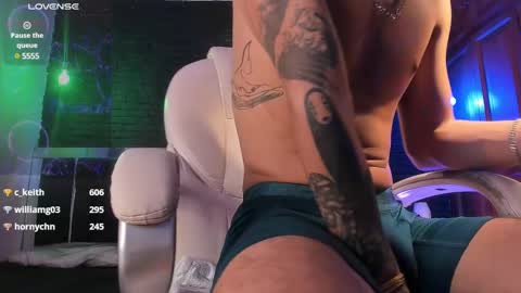 Snapshot of godly_huan chatting on 02.09.25 HUAN online show from 02.09.25