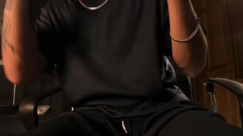 Snapshot of godly_huan chatting on 02.24.25 HUAN online show from 02.24.25