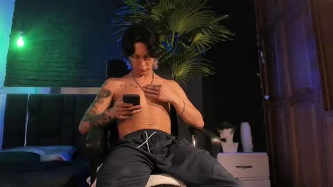 Snapshot of godly_huan chatting on 02.26.25 HUAN online show from 02.26.25