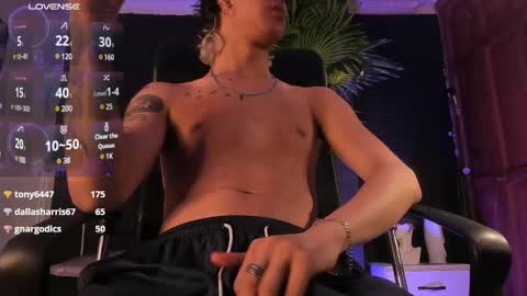 Snapshot of godly_huan chatting on 02.28.25 HUAN online show from 02.28.25