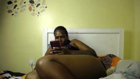 Snapshot of gold_melanin chatting on 05.19.26 gold_melanin online show from 05.19.26