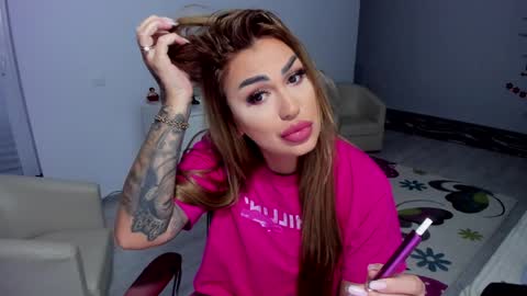 Snapshot of golddivine00 chatting on 02.05.25 Nicole.. online show from 02.05.25