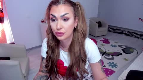 Snapshot of golddivine00 chatting on 02.14.25 Nicole.. online show from 02.14.25