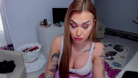 Snapshot of golddivine00 chatting on 02.16.25 Nicole.. online show from 02.16.25