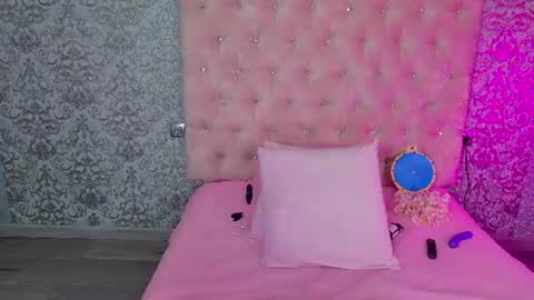 Snapshot of golden_girl__ chatting on 06.21.26 golden girl online show from 06.21.26
