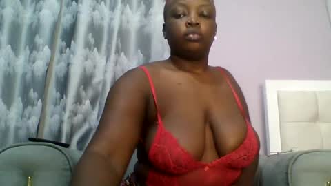 Snapshot of goldencurves_bunny chatting on 06.21.26 Bella online show from 06.21.26