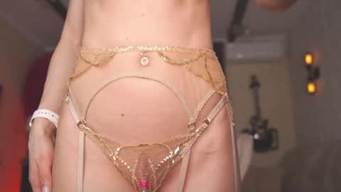 Snapshot of goldenmoore chatting on 04.09.26 Anna online show from 04.09.26