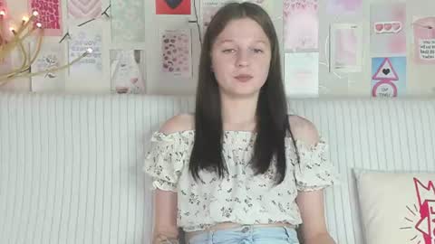 Snapshot of goldlily1 chatting on 07.23.26 Lily online show from 07.23.26