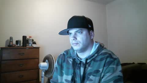 Snapshot of goleafzgo chatting on 02.21.25 goleafzgo online show from 02.21.25