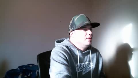 Snapshot of goleafzgo chatting on 12.14.25 goleafzgo online show from 12.14.25