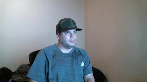 Snapshot of goleafzgo chatting on 12.18.25 goleafzgo online show from 12.18.25