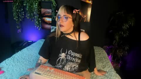 Snapshot of gomory_kitty chatting on 04.18.26 gomory_kitty online show from 04.18.26