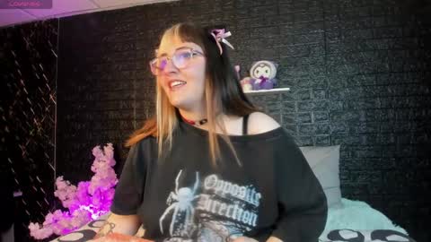 Snapshot of gomory_kitty chatting on 04.28.26 gomory_kitty online show from 04.28.26