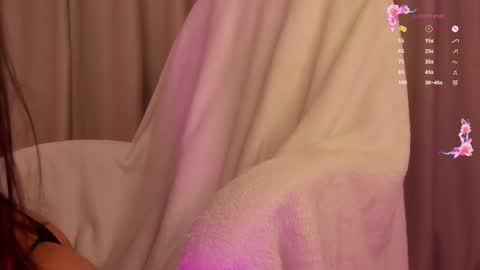 Snapshot of gorgeous_brunette chatting on 02.28.25 Rose online show from 02.28.25