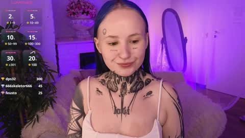 Snapshot of goth_babydoll chatting on 01.04.25 Benny online show from 01.04.25