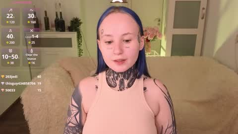 Snapshot of goth_babydoll chatting on 01.05.25 Benny online show from 01.05.25