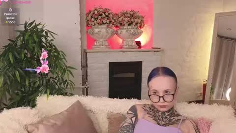 Snapshot of goth_babydoll chatting on 03.05.25 Benny online show from 03.05.25
