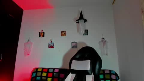 Snapshot of gothic9goddes chatting on 10.02.25 GG online show from 10.02.25