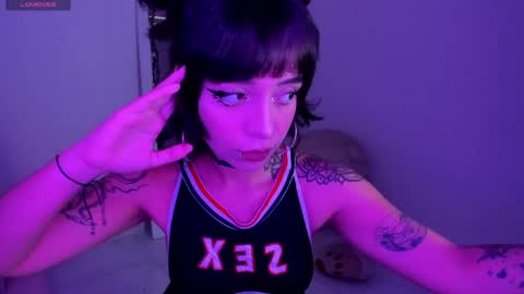 Snapshot of gothv chatting on 05.20.26 Violet online show from 05.20.26