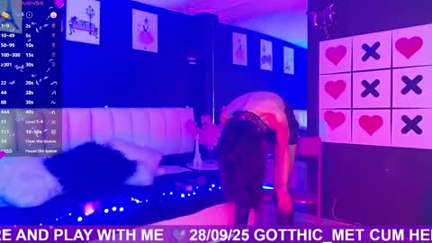 Meredith Alessandra online show from 09.29.25