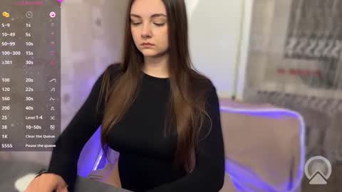 Snapshot of gracebrownnn chatting on 05.19.26 Grace Brown online show from 05.19.26