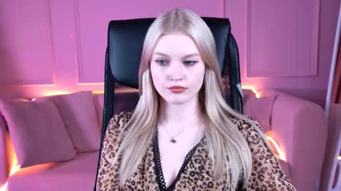 Grace Glamour online show from 12.15.25