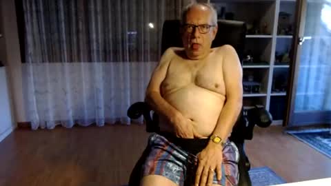 Snapshot of grandpach chatting on 07.16.26 grandpach online show from 07.16.26