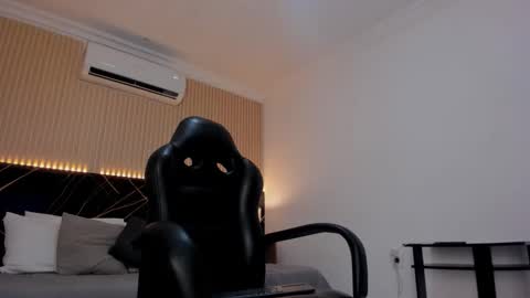 Snapshot of gray_boy chatting on 10.30.25 Gray online show from 10.30.25